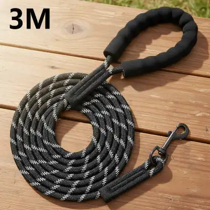 Laisse noire et multicolore ajustable pour chien – design moderne et confortable, parfaite pour animaux actifs